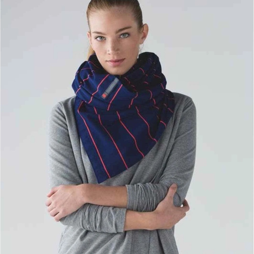 NWT Lululemon Vinyasa Scarf Sailor Stripe Hero Blue Alarming SHBG
